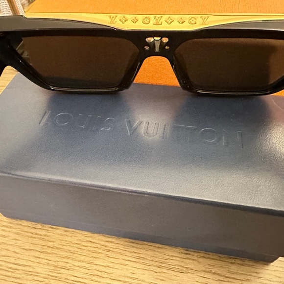 Louis Vuitton Evidence Sunglasses Z1502W - Picture 3 of 9